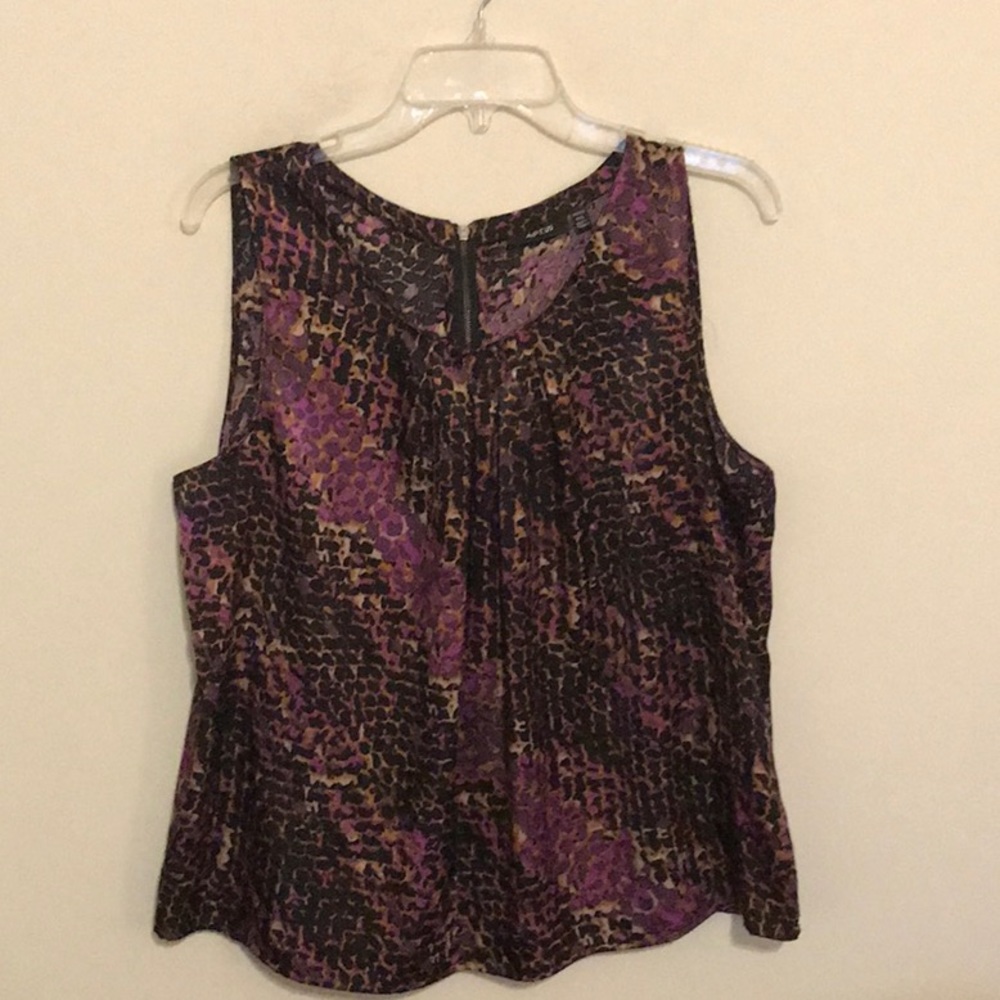 By Apt 9. Pretty leopard print top in size PXL.